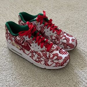 2015 vintage candy cane women’s size 8.5 air maxes